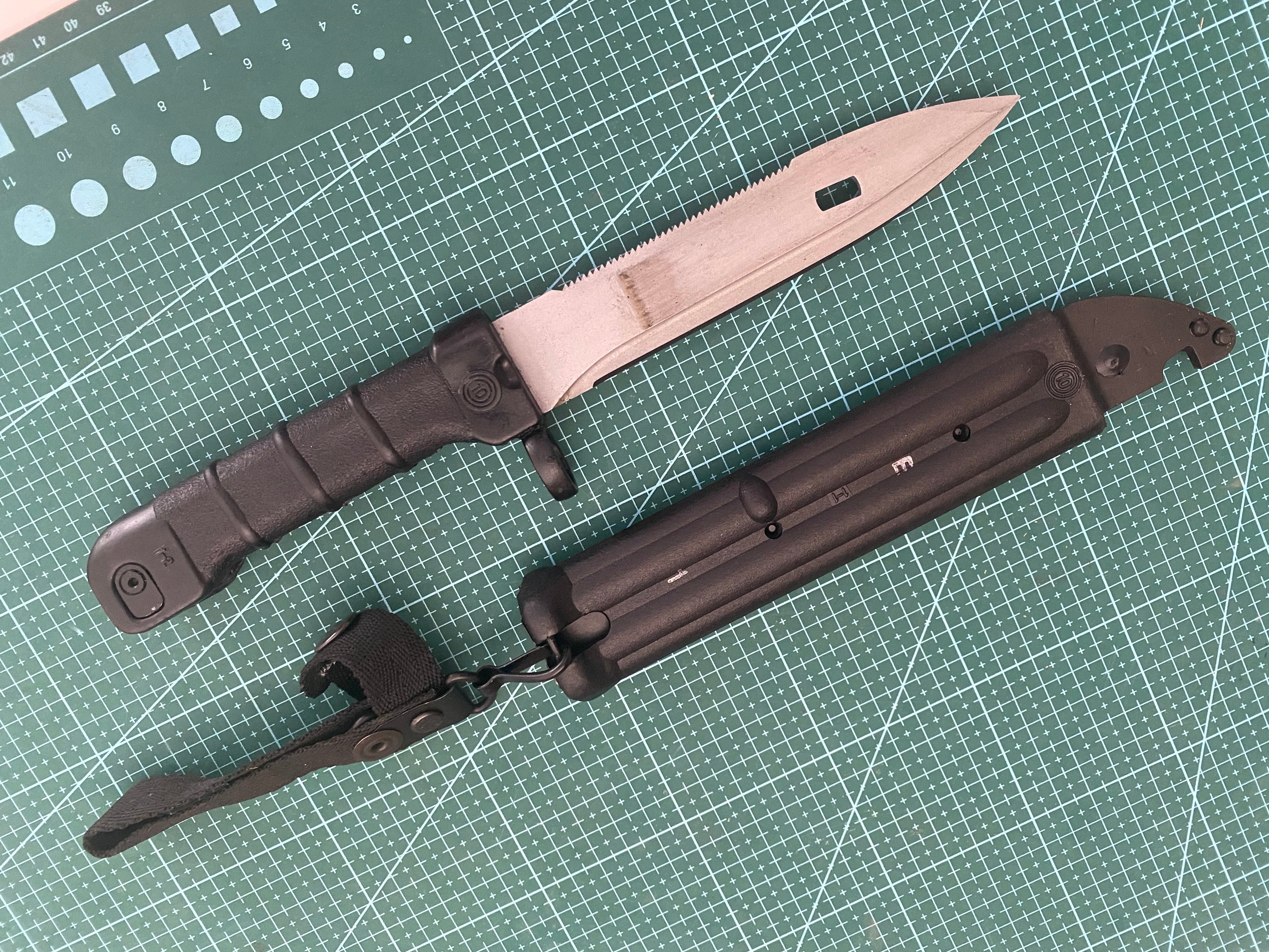 AK Bayonet Scissors Knife Arsenal Bulgaria circle 10 Brand New 127b